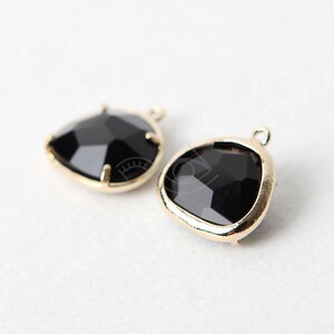 1041021 / Jet / 16k Gold Plated Brass Framed Glass Pendant 15mm x 16.7mm / 1.7g / 2pcs