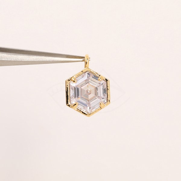 3852011 / Hexagon / 16k Gold Plated Brass with Cubic Pendant 7.5mm x 10.7mm / 0.9g / 2pcs