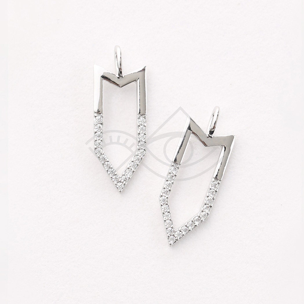 3343011 / Arrow / 16k Gold Plated Brass With CZ Pendant 7.3