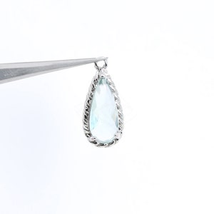 1123082 / Erinite / Laiton rhodié en verre Pendentif 7,9 mm x 17,4 mm / 1 g / 2 pièces