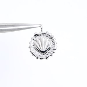 3796012 / Round Scallop / Rhodium Plated Brass Pendant 13.6mm Diameter / 1.4g / 2pcs