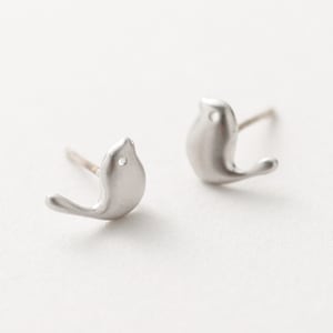 5539025 / Mini Sparrow / Matt Rhodium Plated Brass / 925 Sterling Silver Post 9.5mm x 6.8mm / 0.4g / 1pair