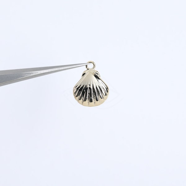 3749021 / Scallop / Medium / 16k Gold Plated Brass Pendant 9.2mm x 11.5mm / 0.5g / 2pcs