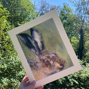 Hello Hare, stampa Giclée montata su William Turner da un acquerello originale di Natalie Webb di Ilen Designs.