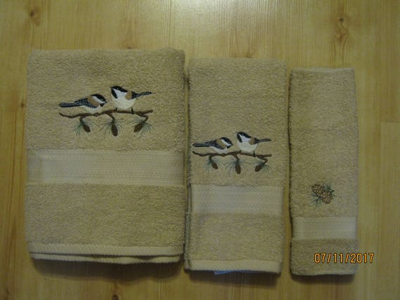 GOLDFINCH STUNNING SET OF 2 HAND TOWEL EMBROIDERED NEW BY LAURA