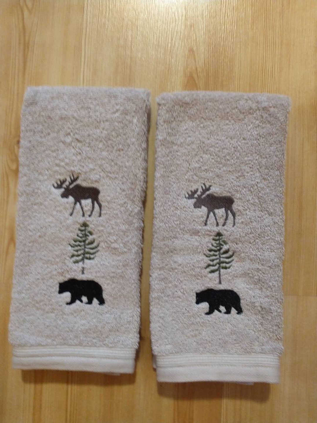 2) Laughing Bear Winter Fun Bath Hand Towels Moose Raccoon Bear Snow  Sledding
