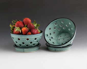 Berry Bowls & Plates - Porcelain. Textured Turquoise with matching plate