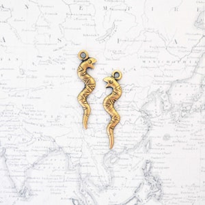 Antique Brass Slithering Snake Casted DIY Jewelry Pendant&#39;s / Charms - 32MM Long - Made In The USA - VB001 (6 Pieces)