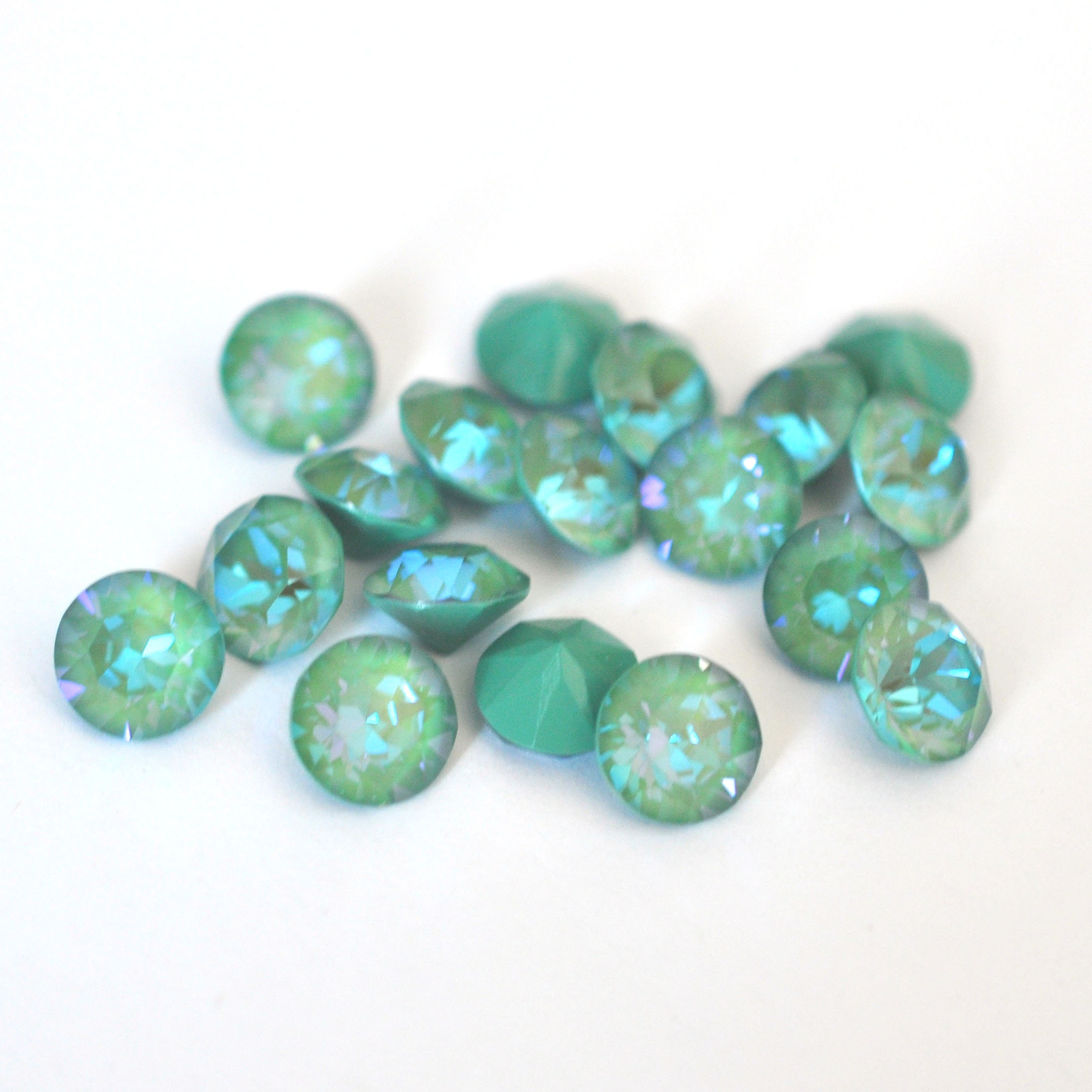 Silky Sage DeLite 39ss 1088 Xirius Chatons 8mm Swarovski Crystals - M…