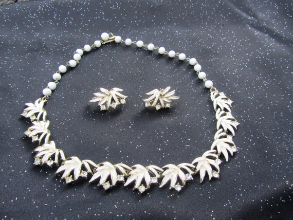Vintage Coro necklace and earrings set, white ena… - image 4