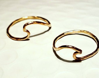 14k Goldfilled hammered Wave Ring