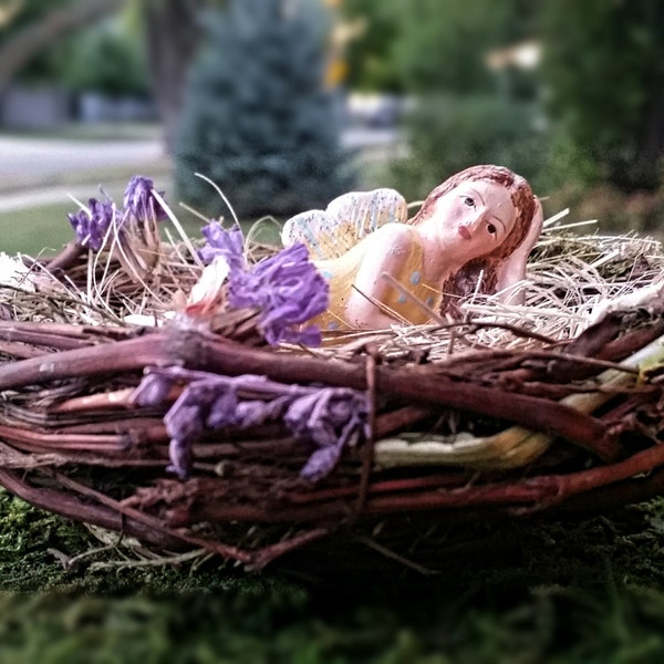 Fairy Garden Fairy Nest Bed - Miniature Fairy Garden Furniture Accessory