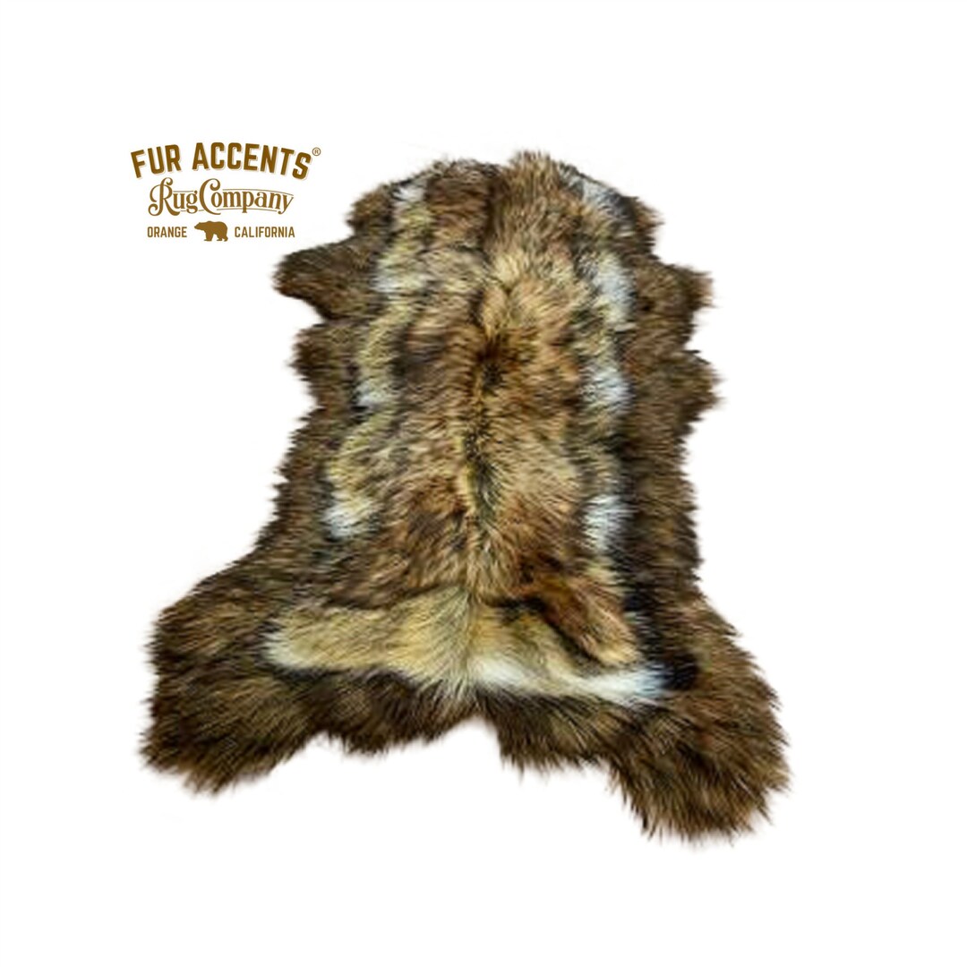 つなぎ合わせたクマの皮のラグ。リアル。フェイクファー。エリアラグ