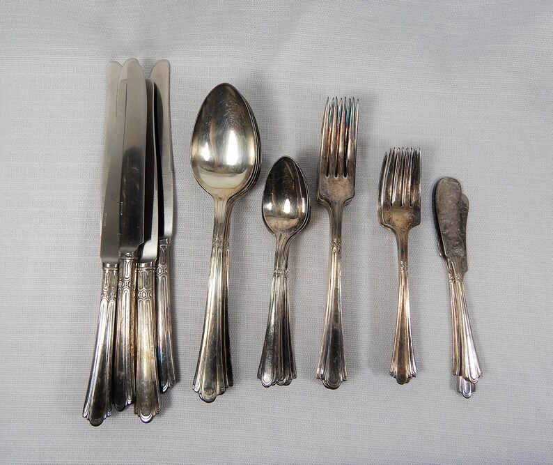 32 Piece Vintage Wallace Stainless Steel Flatware Replacement Pieces Knives Forks Spoons