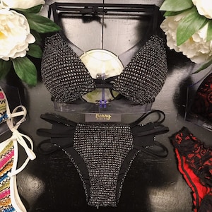 Stone 3 string bikini - removable pads included