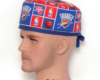 Gorro quirúrgico clásico de algodón estilo corbata Oklahoma City Thunder para hombre, talla MEDIANA, con cuadrados rojos y azules con logotipos. SOLO TRES