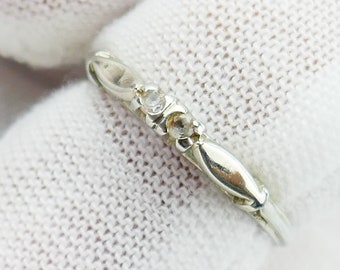 Vintage 18K white Gold band Ring 2 clear stones minimalist tiny mid finger pinky 4.5 US - Fine Jewelry - Solid Gold