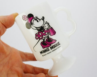 Taza vintage de vidrio opalino con base de Minnie Mouse de Disney