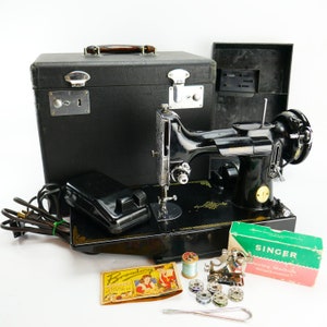 9# Vintage Singer 221 Peso pluma - Máquina de coser y estuche - Recién reparado y listo para SEW Antique 221K