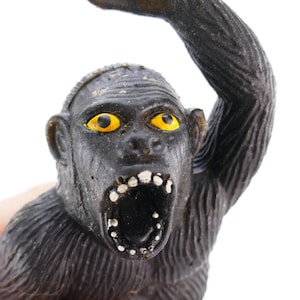 Vintage 1960&#39;s King Kong Gorilla 8&quot; Jiggler Rubber Ape Hong Kong Yellow eyes