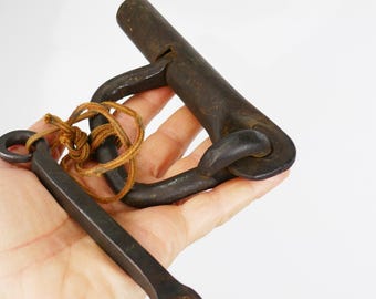 Cadenas à baril en métal forgé à la main avec clé, style vintage et antique, magnifique.