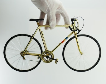 RARE modèle vintage des années 70 Miniature Depose Made France Tour De France vélo de bureau mofp en plastique