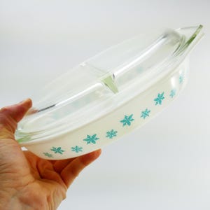 Vintage Pyrex Divided Casserole Dish Snowflake Turquoise with Lid 1 1/2 quart White Turquoise