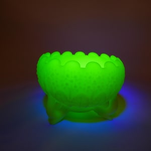 Vintage Fenton Custard Glass Uranium Footed Bowl flowers detail