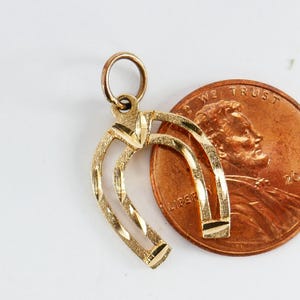 Colgante vintage de herradura de oro amarillo de 10 quilates con diseño calado, estilo vaquero occidental, minimalista, joyería fina de oro macizo de 1,0 g