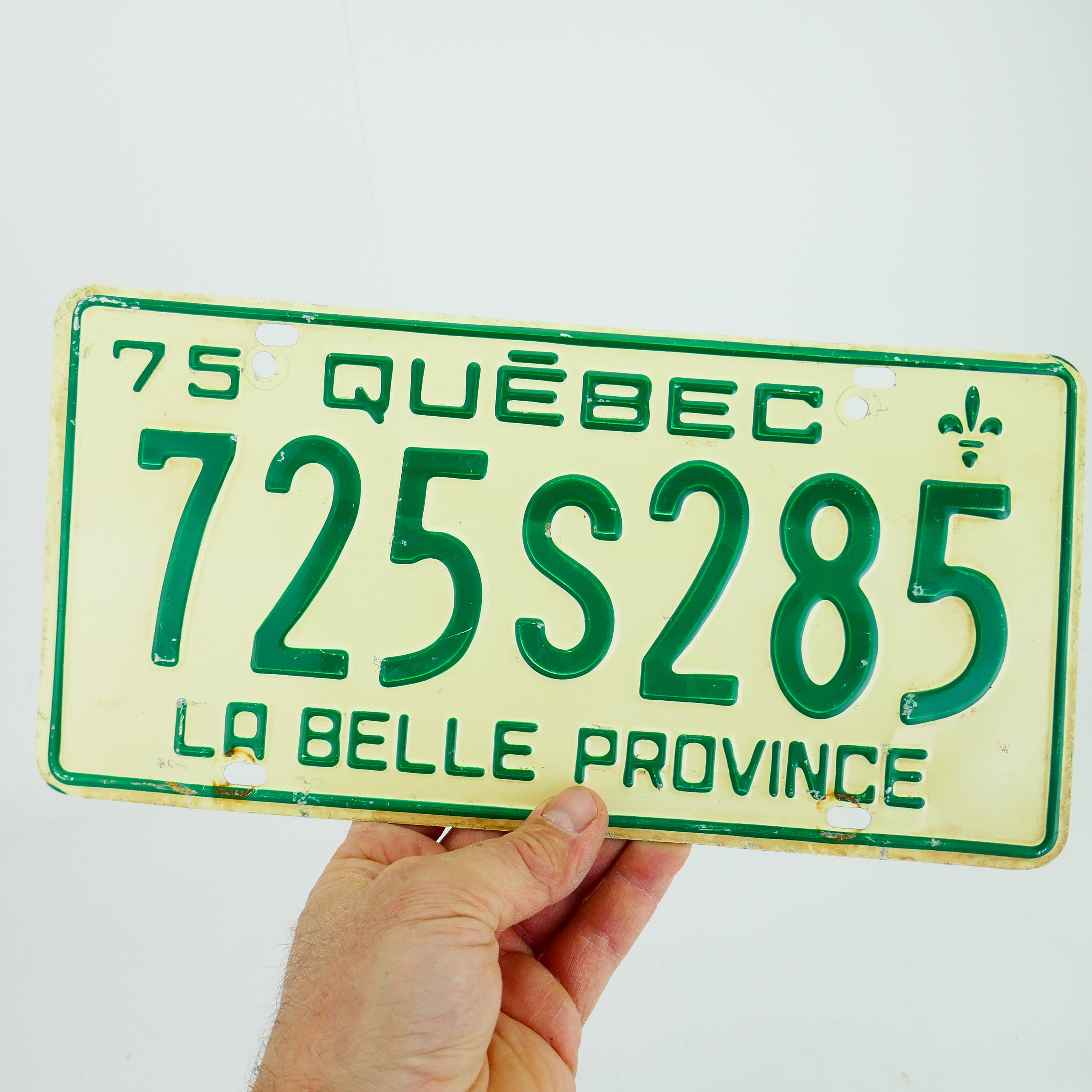 Vintage 1975 Quebec License Plate Automobile ID Wall Hanging La belle