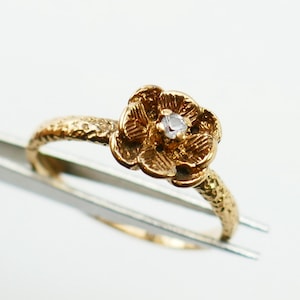 Vintage 10K Yellow Gold 1 diamond flower Ring band Size 5 1/4 US minimalist delicate - Solid Gold - Fine jewelry