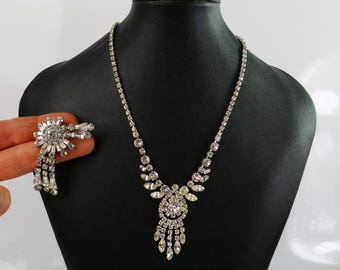 Broche e colar vintage SHERMAN, assinados, com cristais Swarovski transparentes. Joias de colecionador. Designer: Gustave.