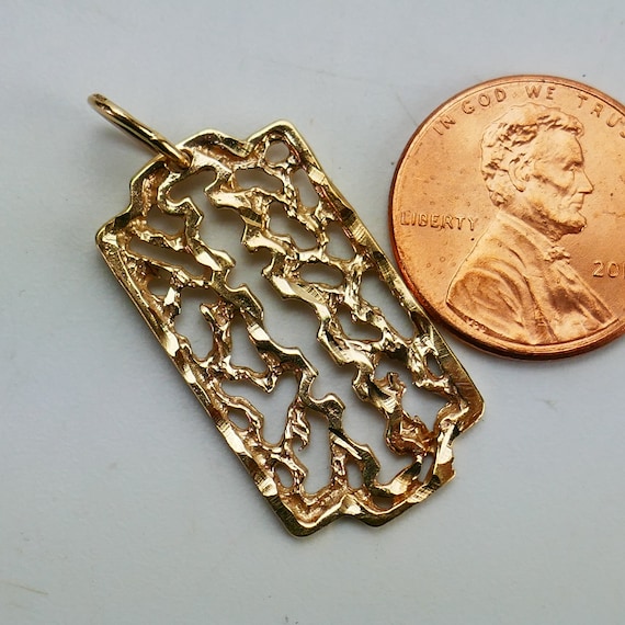 Vintage 10K Yellow Gold Razor Blade Barber Shop Charm Pendant Open