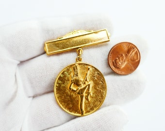 Vintage Majorette Pin Award Medal dangle medallion brooch gold tone