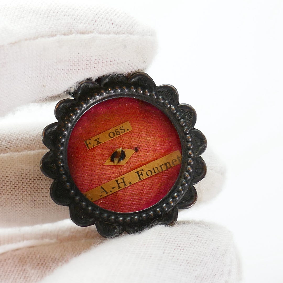 RESURECTED RELIC HANDCUFF main image 1