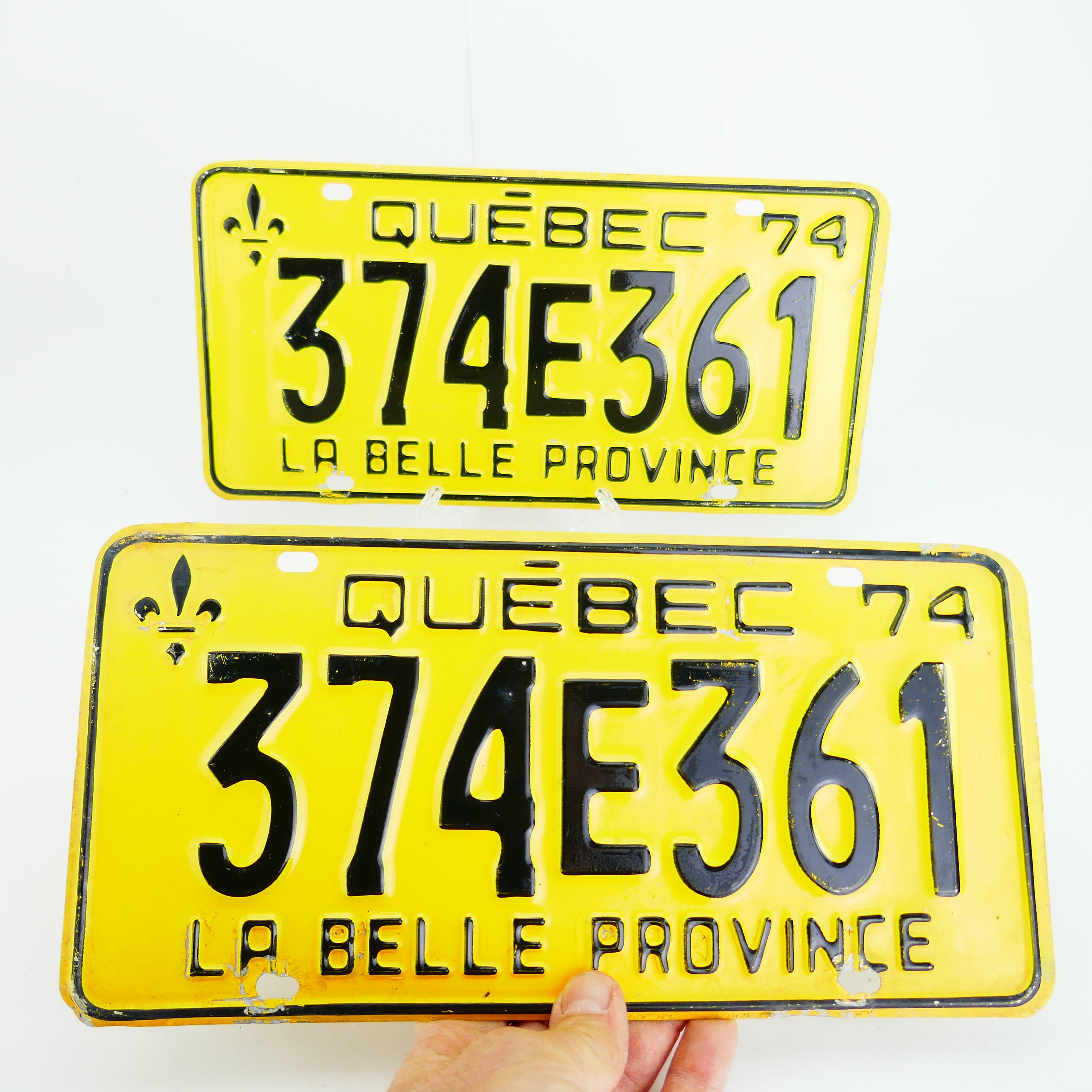 Vintage 1975 Quebec License Plate Automobile ID Wall Hanging La belle
