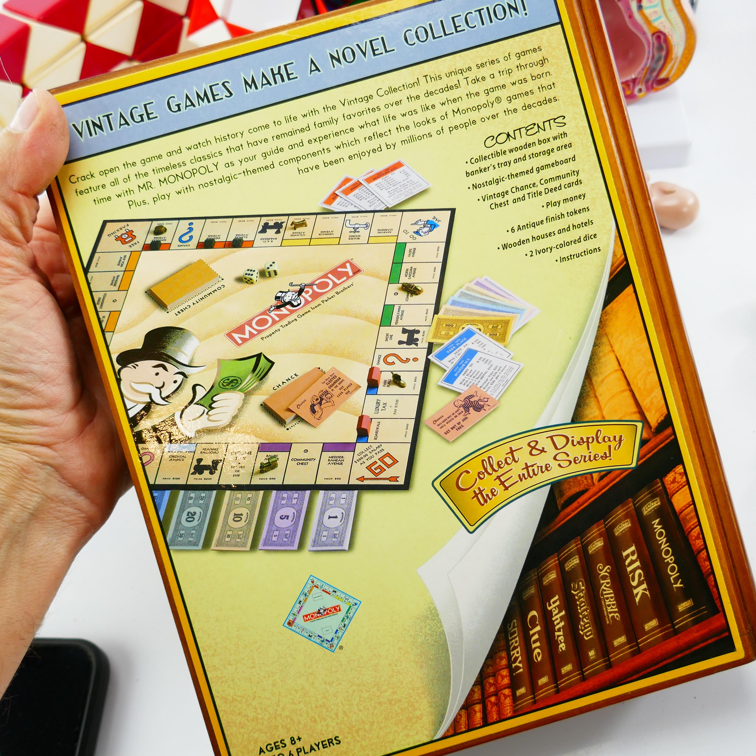 ヴィンテージスタイルの木製ブックモノポリーボードゲーム木製トークン