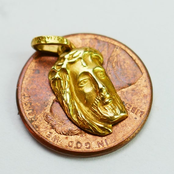 Vintage 18K yellow Gold Pendant Jesus face religi… - image 2