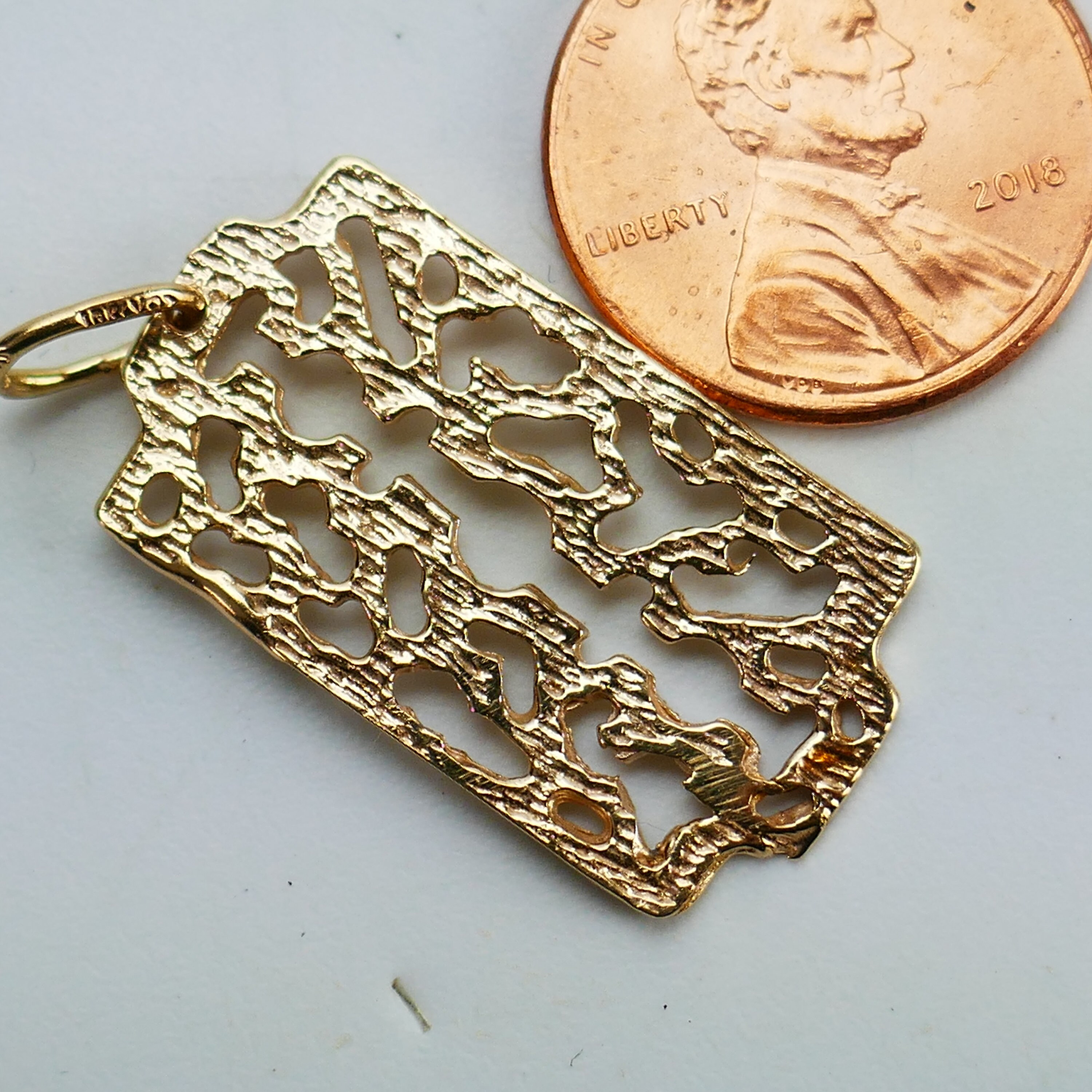 Vintage 10K Yellow Gold Razor Blade Barber Shop Charm Pendant Open Work ...
