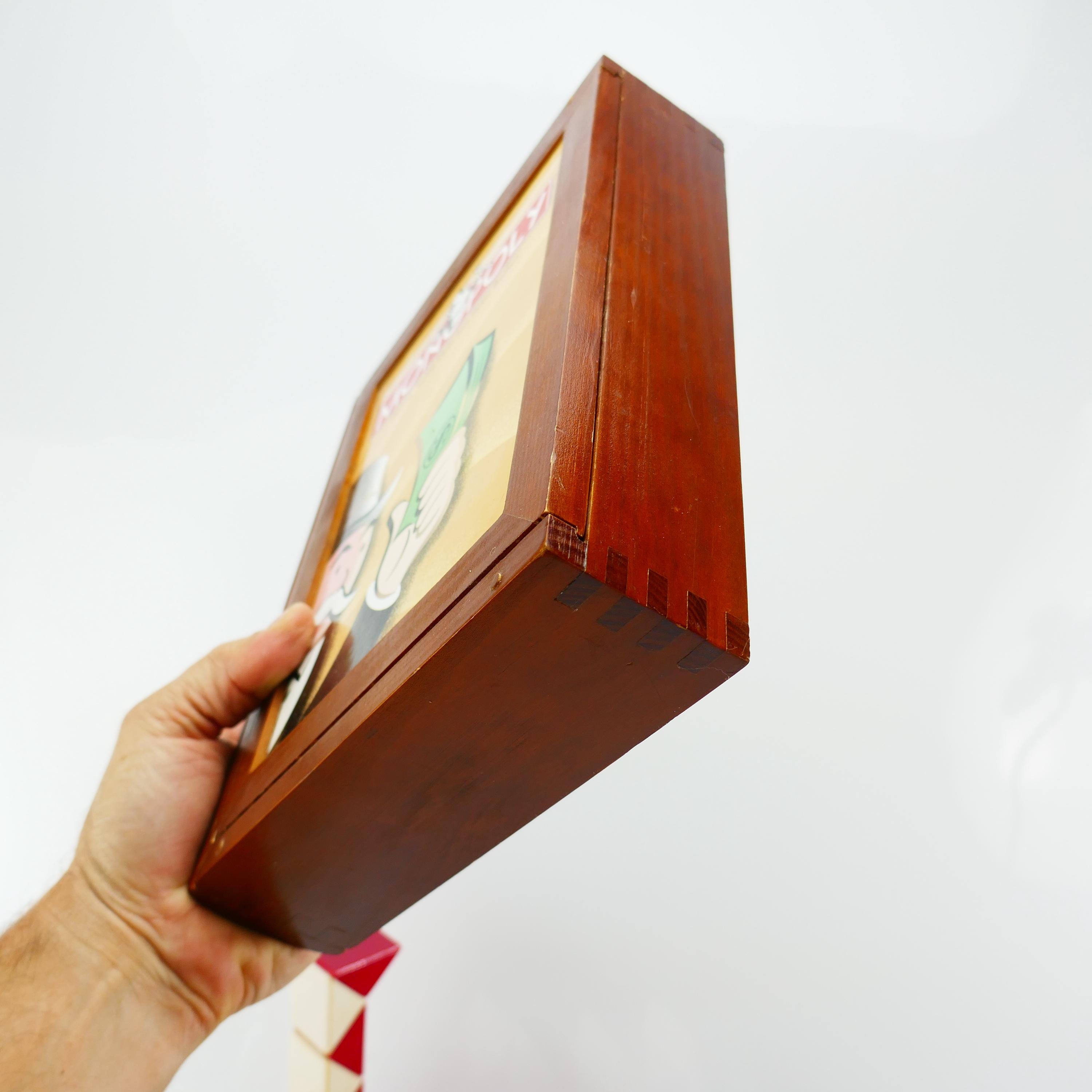 ヴィンテージスタイルの木製ブックモノポリーボードゲーム木製トークン