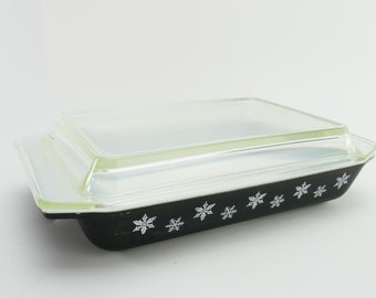 Vintage Pyrex Black White Snowflakes Casserole Dish 1 1/4 QT - With Clear Lid