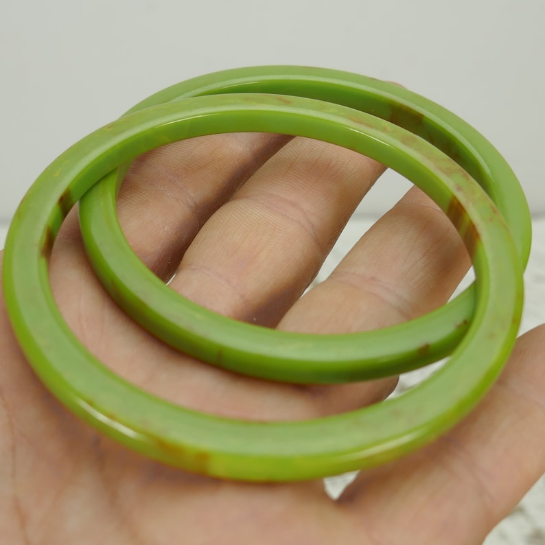 TESTED Vintage Bakelite Bangle Lot of 2 Marble Green Costume Jewelry Bracelet bak\u00e9lite plastic spacer