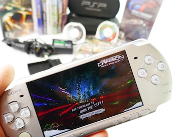 Sistema Sony PSP-3000 de 64 MB - Lote com 12 jogos e acessórios - Estojo Playstation