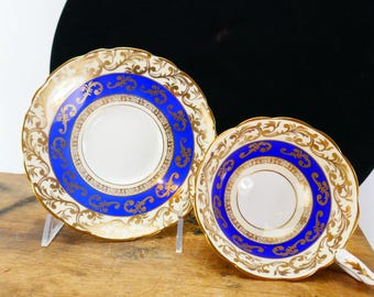 Vintage Royal Stafford blauw en goudkleurige theekop en schotel op voet, fijn porselein