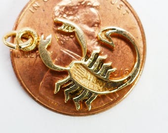 Colgante vintage de oro amarillo de 14 quilates con el signo astrológico Escorpio (1,1 g)