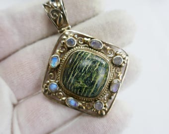 Colgante vintage de plata de ley 925 con cabujón de piedra preciosa verde PTI Nepal