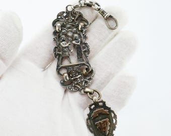 Antiguo dije de escudo de 1899, cadena de eslabones de plata, relieve de plata egipcia, chatelaine S.F.A. B.F.C. 935