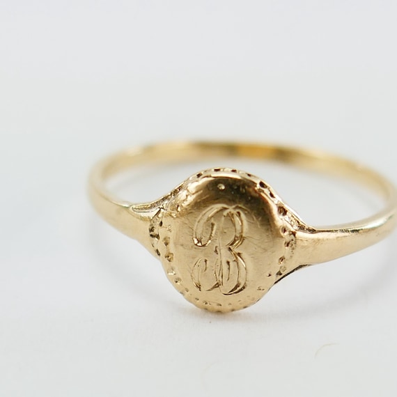 Tiny ring 2 1/4 US oval monogrammed ring 10K Yell… - image 2