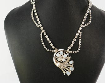 Vintage halsband silverfärgad metall vita ovala stenar blommigt överflödshorn klara strass osignerade kostymsmycken