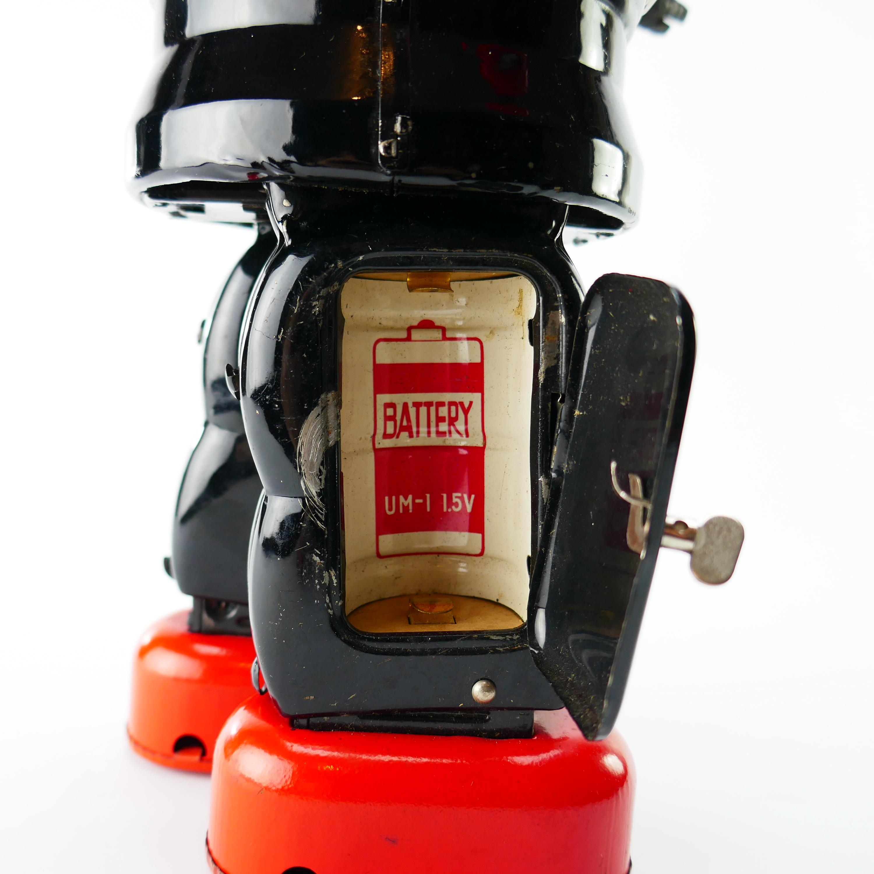 Robbyです DELUXE LIMITED EDITION #377, GOLD ROBBY ROBOT, WIND-UP